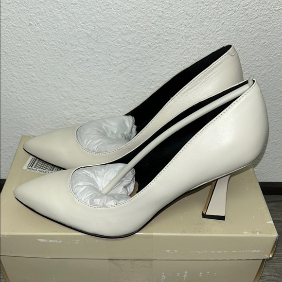 Marc Fisher Women's Relka Pointy Toe Pumps - Picture 3 of 7